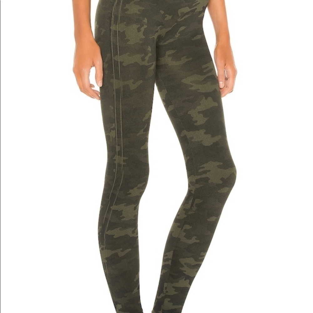 Spanx Look At me Now Camo Green leggings Gently Used size Small - Picture 4 of 8